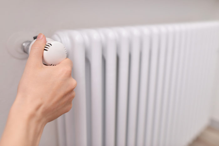 Thermostat à régulation manuelle sur radiateur de chauffage au gaz